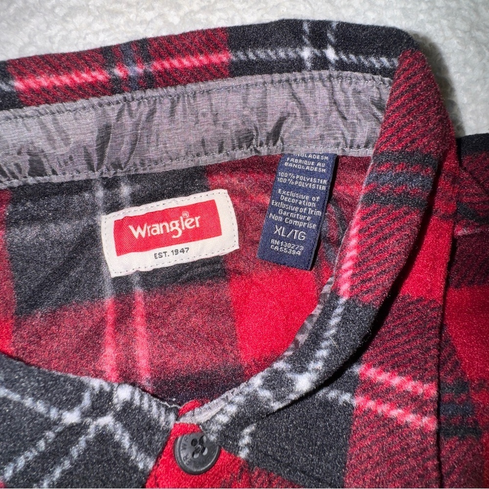 Wrangler Red and Black Plaid Men's Shirt Size XL - Picture 2 of 5